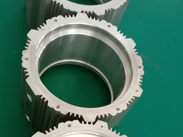 鋁型材加工中心各種機加工工藝精度能到達多少？-科鼎數(shù)控